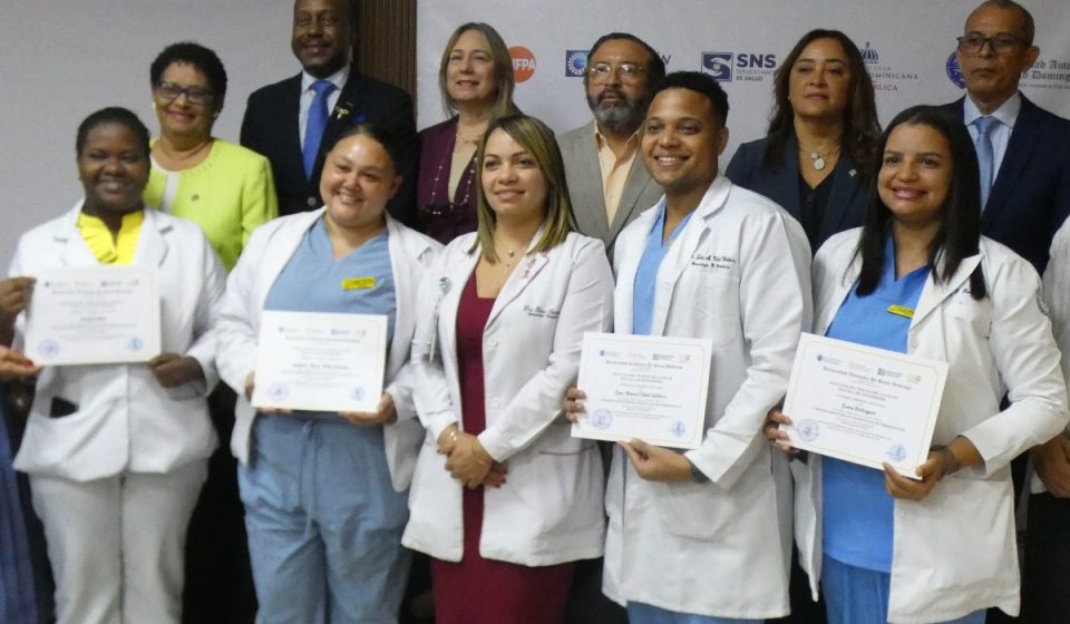 Inician capacitación para médicos residentes en atención obstétrica y neonatal de emergencia