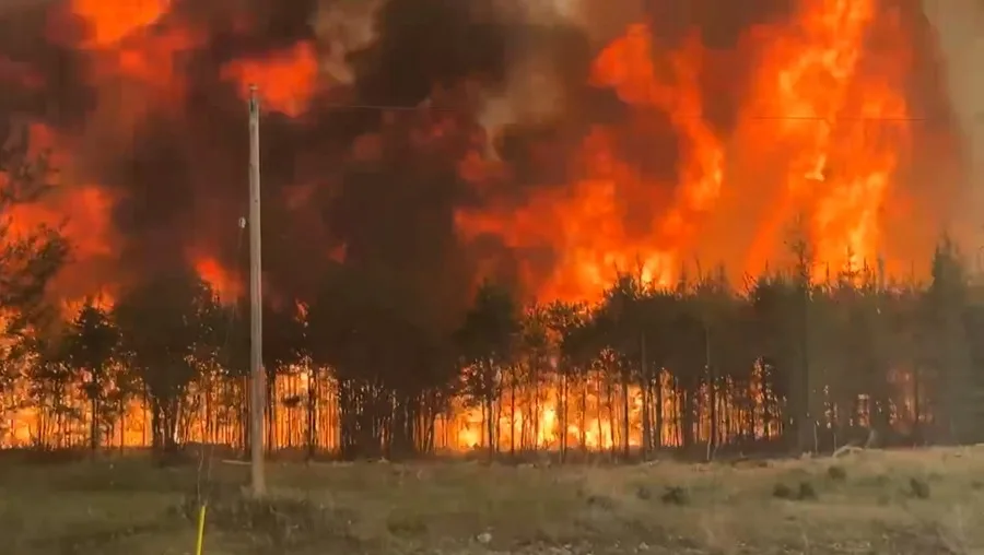 Un grave incendio en una base militar canadiense de Alberta causa muertos y heridos