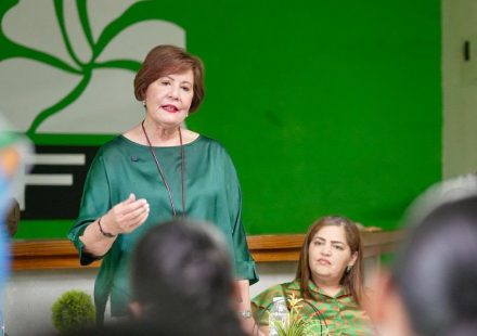 Maestros de la FP se reorganizan; Josefina Pimentel dice Leonel debe volver para “restaurar el país”
