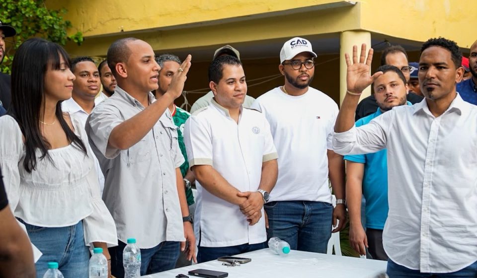 Joaquín Fernández juramenta a Amaury Quezada y suma nuevos dirigentes al proyecto de David Collado