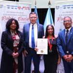 Estudiante de la UASD-Nagua conquista premio regional a la excelencia académica en El Salvador y enaltece a RD