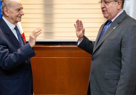 Magín Díaz juramenta a Quico Tabar nuevo director general transitorio de Juegos de Azar