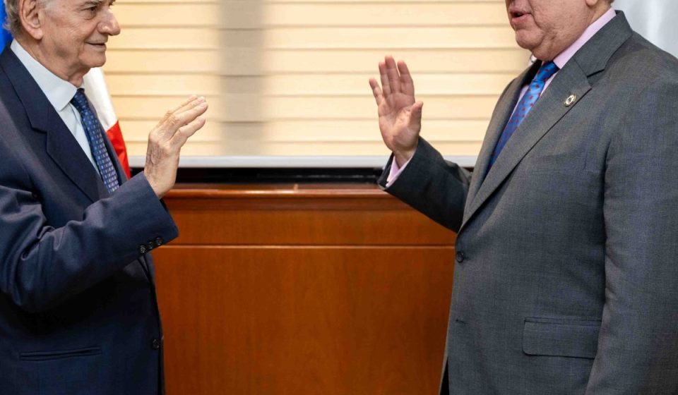 Magín Díaz juramenta a Quico Tabar nuevo director general transitorio de Juegos de Azar