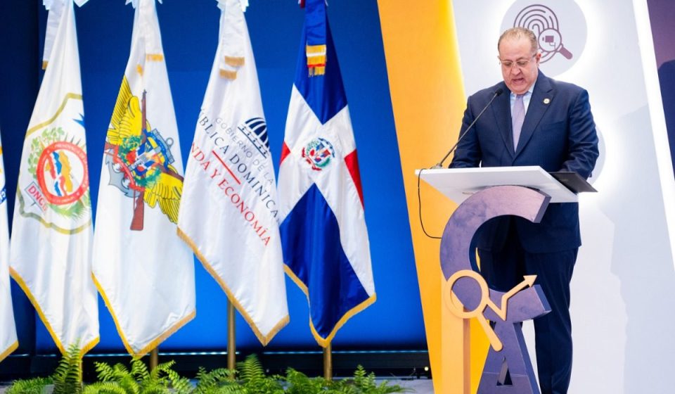 Magín Díaz resalta la importancia de fortalecer el sistema antilavado para la estabilidad económica