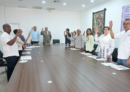 Ministerio de Trabajo anuncia aumento salarial de 25 % para operadores de máquinas agrícolas pesadas
