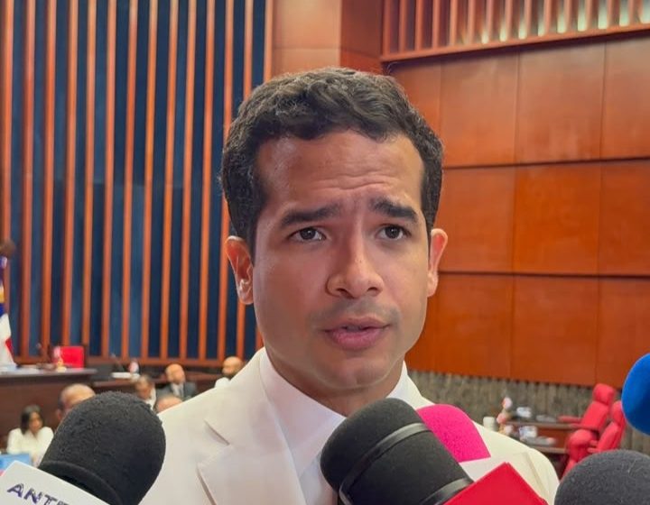 Omar Fernández considera que el Congreso debe fortalecer la fiscalización al Poder Ejecutivo