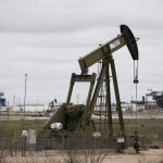Petróleo de Texas baja 2,13 %, hasta 101 dólares, a la espera de avances en Oriente Medio