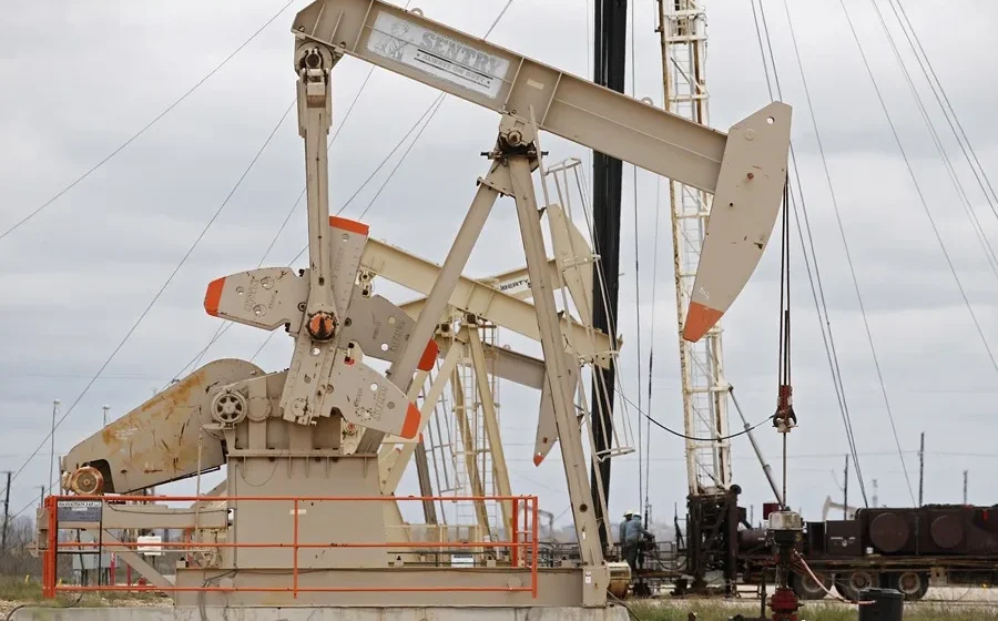 El petróleo de Texas sube un 3 % y cierra en 97,97 dólares