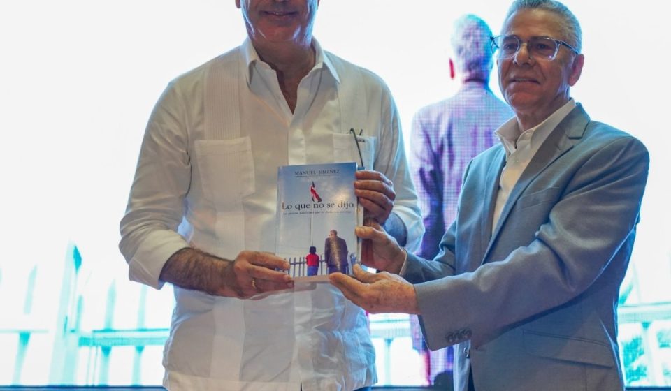 Manuel Jiménez pone en circulación libro sobre su gestión municipal en SDE