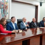 Danilo Medina y directivos de la AIRD conversan sobre situación económica del país