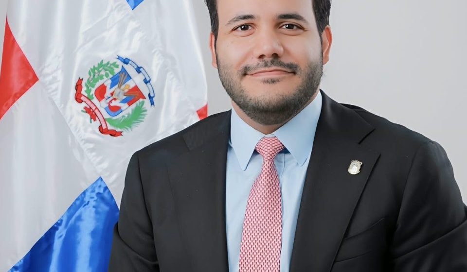Rogelio Genao renuncia al PRSC tras 37 años y critica la «tibieza» de su liderazgo