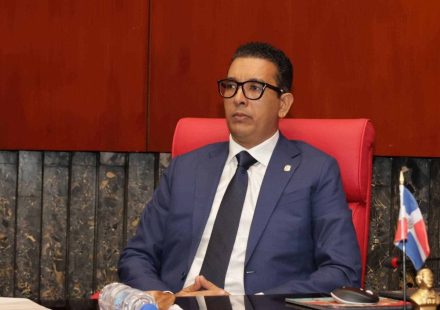 Senador de Bahoruco cuestiona expresiones de futbolista haitiano y pide respeto a soberanía nacional