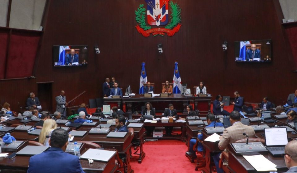 Diputados oficialistas y de oposición chocan por aumento de tasa monetaria dispuesta por el BCRD