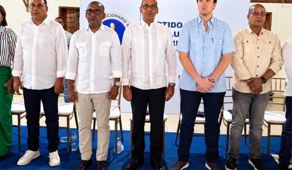 PRM continua trabajo en el territorio; alta dirección encabeza encuentro en Monte Plata