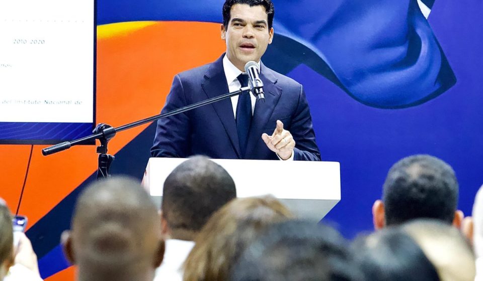 Wellington Arnaud plantea visión de desarrollo durante conferencia de Políticas Públicas del PRM