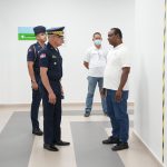 Director de la Policía visita a oficial retirado herido al frustrar asalto en Villa Juana