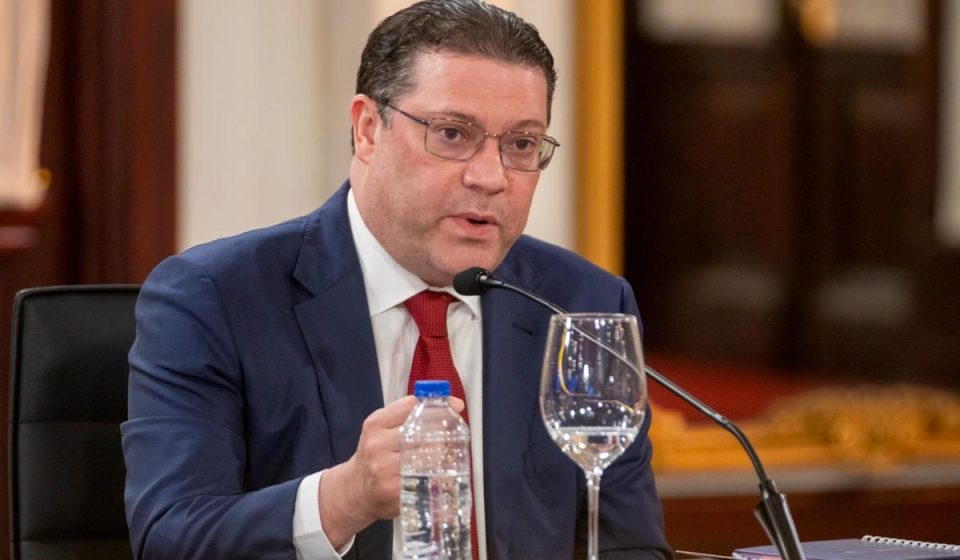 Ciudadanos pagarían RD$390.80 por galón de gasoil regular sin subsidio del Gobierno, afirma Sanz Lovatón