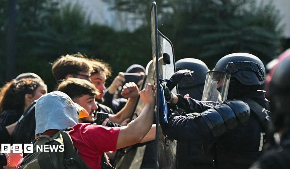 School protests send shivers down French government's spine