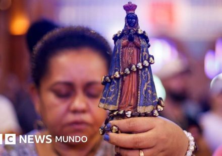 Por qué los católicos votan más a Lula, los evangélicos a Bolsonaro y cómo una polémica por una virgen influye en las elecciones de Brasil