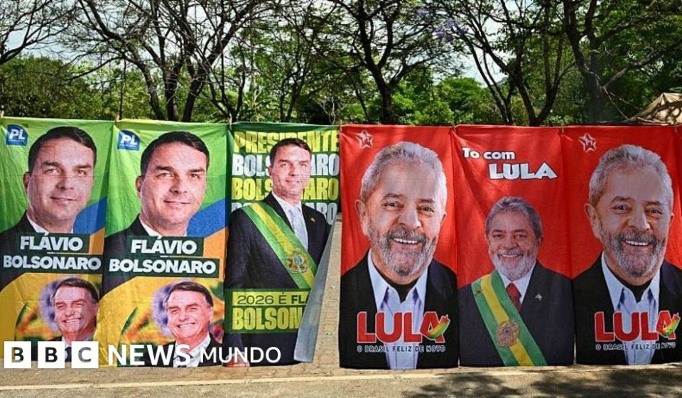 Cómo se compara Flávio Bolsonaro con su padre Jair y cuánto cambia el duelo con Lula por la presidencia de Brasil 4 años después