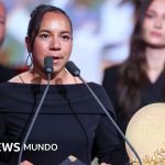 La hazaña de Charlyn Corral, la jugadora que hizo historia para México al ganar el Balón de Oro a la mejor delantera