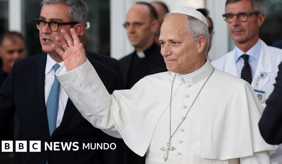 El papa León XIV sale del hospital tras su cirugía por un cáncer de pulmón hace 4 días