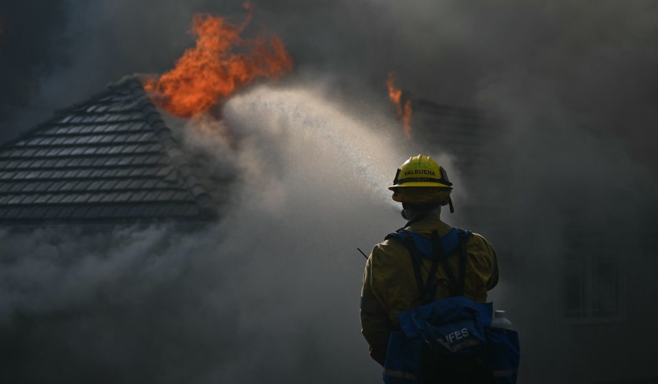 Southern California wildfire engulfs homes, prompts evacuation orders
