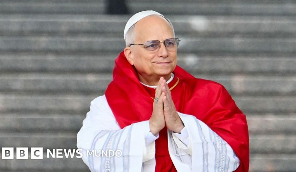 Quién queda a cargo del Vaticano y cómo funciona la Iglesia católica mientras el papa León XIV se recupera de una cirugía pulmonar