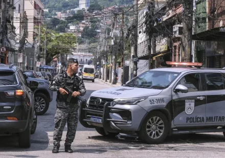 Un hombre armado toma de rehenes a los niños de una escuela en Brasil