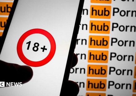 Pornhub returns to Australia but only for adults with Apple devices