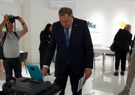 Dodik urges Serb turnout against ‘Sarajevo crooks’ in Bosnia election
