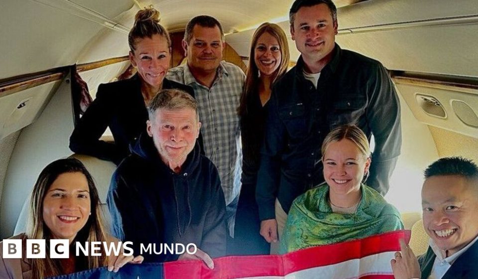 Quién es Stephen Hubbard, el exprofesor estadounidense liberado tras pasar 4 años en la cárcel en Rusia