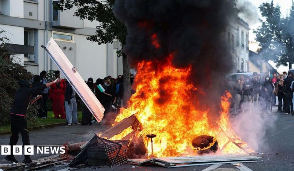 Riot police clash with students as education protests rage in France