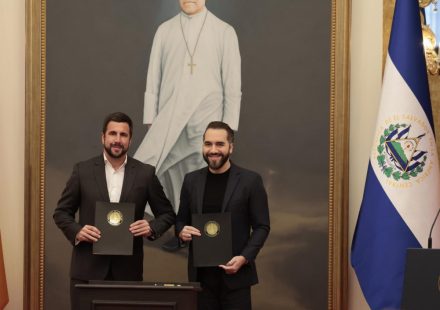 Bukele anuncia inversión española de US$2,900 millones en energía, gas y agua