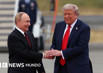 Cómo los conflictos globales se han convertido en un dolor de cabeza para Trump a pocas semanas de las elecciones de medio término en EE.UU.