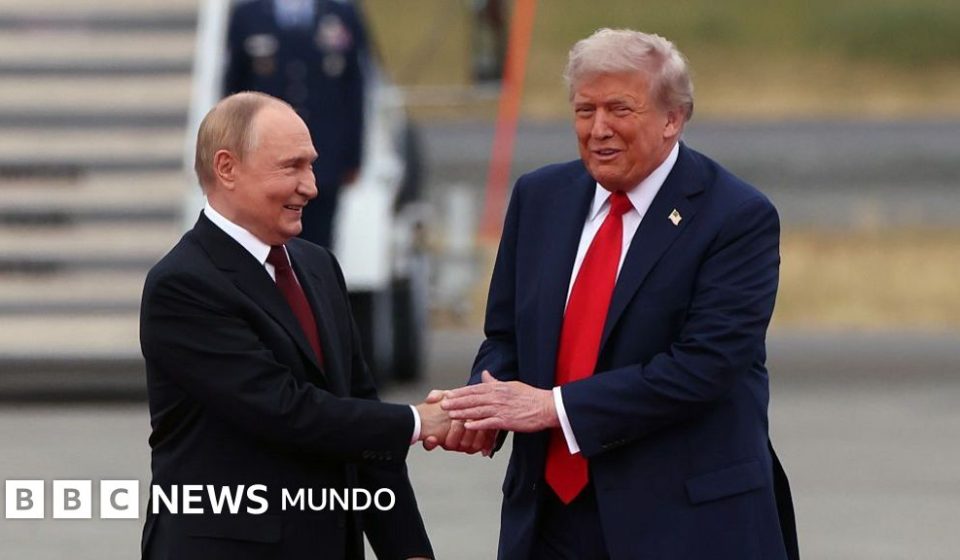 Cómo los conflictos globales se han convertido en un dolor de cabeza para Trump a pocas semanas de las elecciones de medio término en EE.UU.