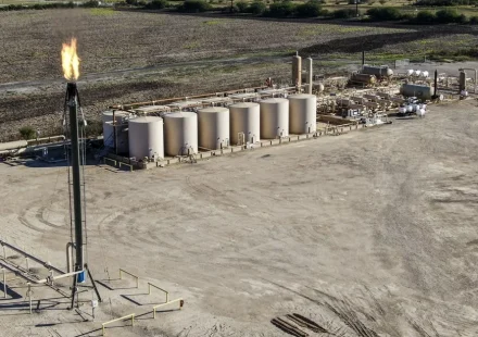 El petróleo de Texas cierra en 93,74 dólares tras ataques en Arabia Saudí y Ucrania