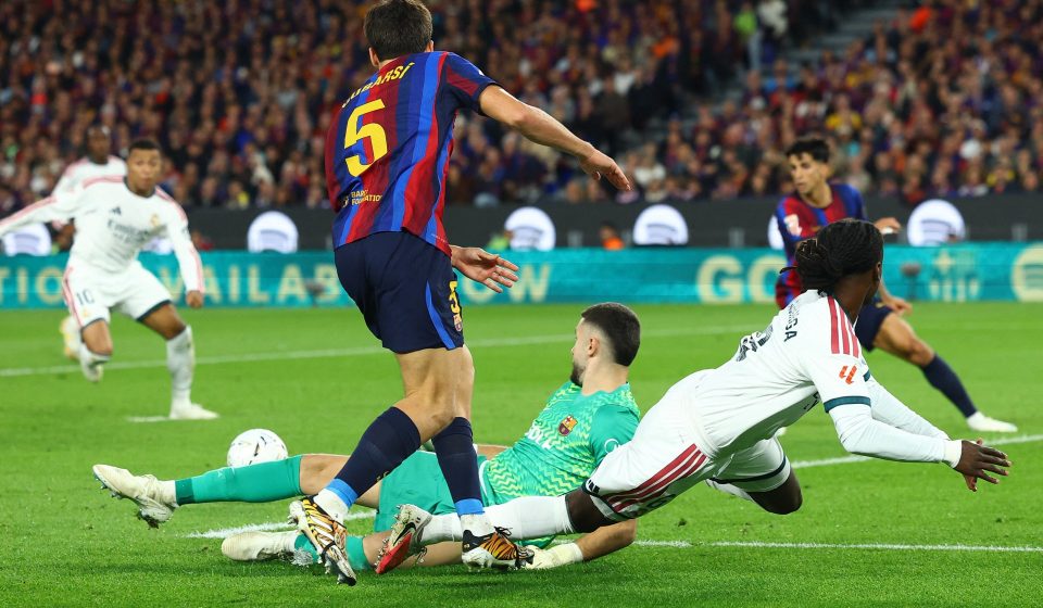 Real Madrid beat Barcelona 2-1 at Camp Nou to halve gap to La Liga leaders