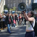 Más de 100 universitarios irrumpen en la Secretaría de Educación de Argentina por fondos